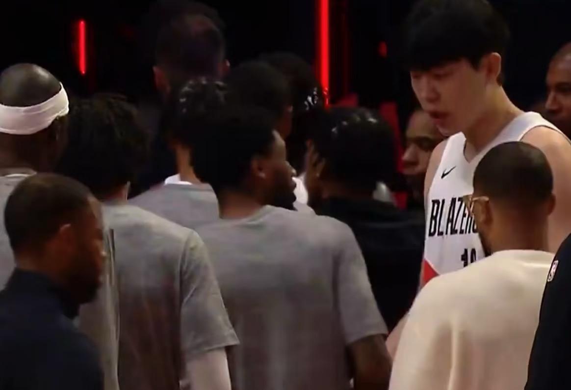 杨瀚森上半场又上3分钟😳

小杨这三分钟暴露的问题比较多，被库里点名针对，攻防