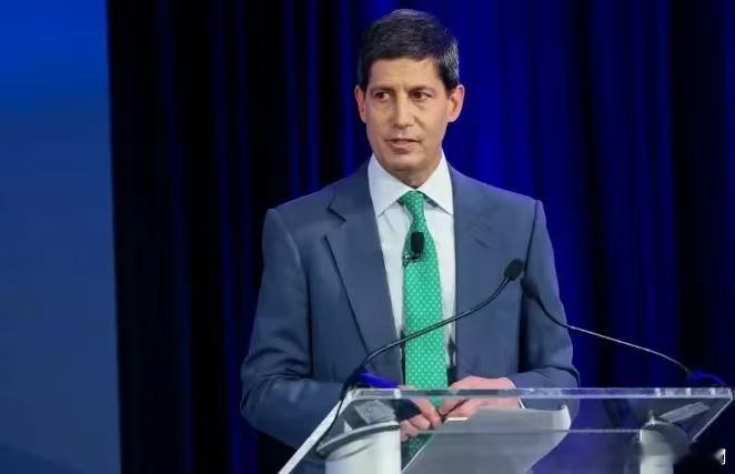 凯文·沃什是「特朗普多年密友、雅诗兰黛现任掌门人」罗纳德·劳德的女婿35 岁即跻