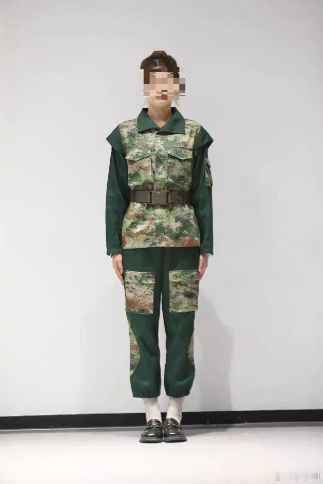 山东轻工职业学院军训服投票火了如果我是校长，尊重民意，就用第六套吧，一个人投了可