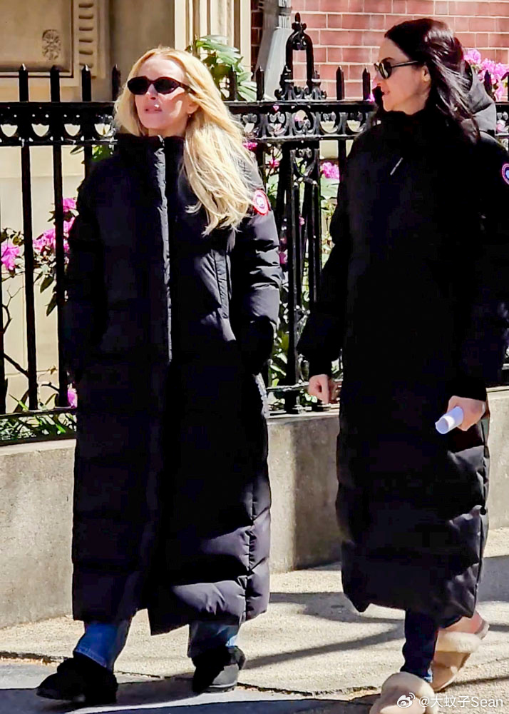 Lindsay Lohan林赛罗韩和Shailene Woodley继续在纽约为