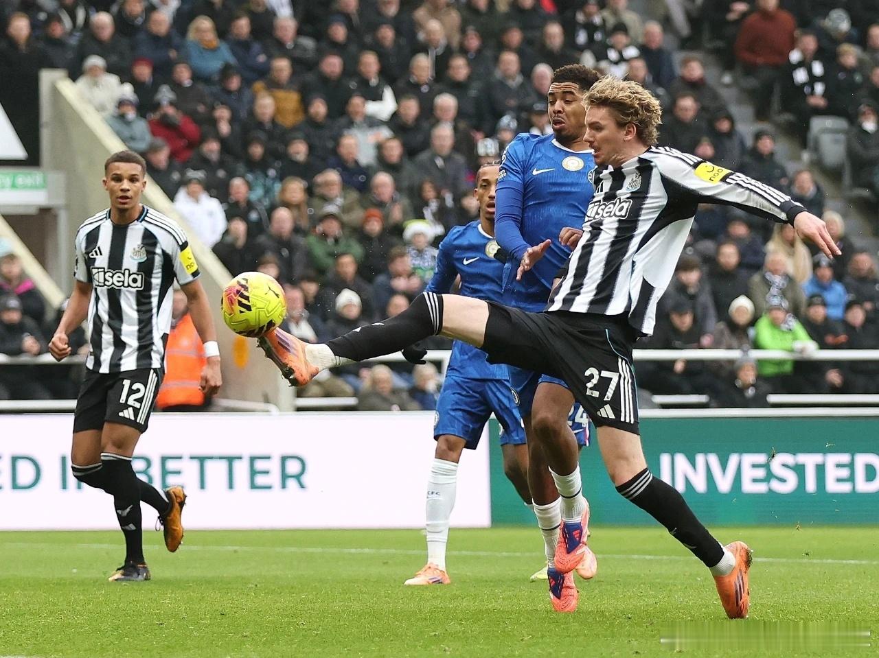 英超第17轮:切尔西2比2战平纽卡斯尔联 