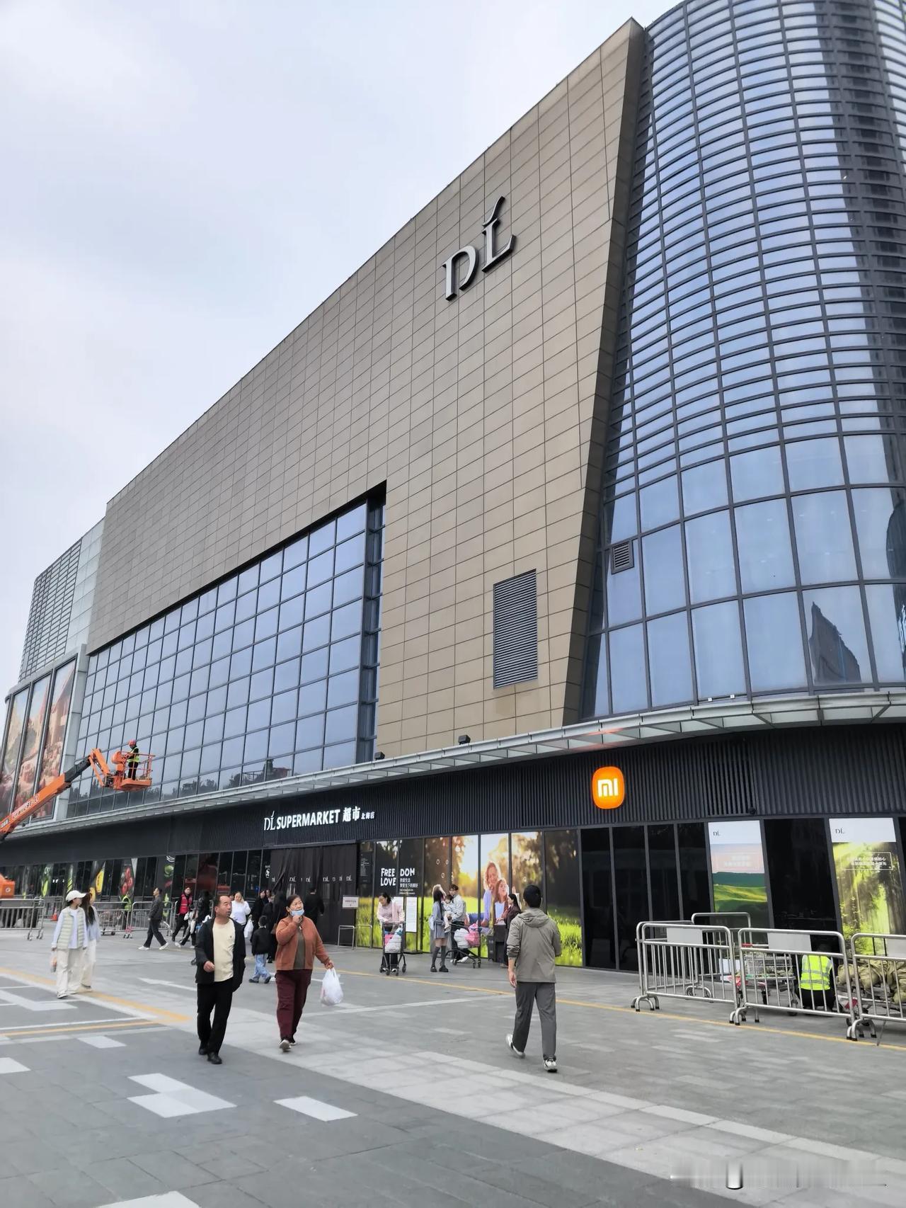 双休日再想去许昌逛胖东来超市的话，推荐一个好地方：紧挨新元大道西段的胖东来北海店