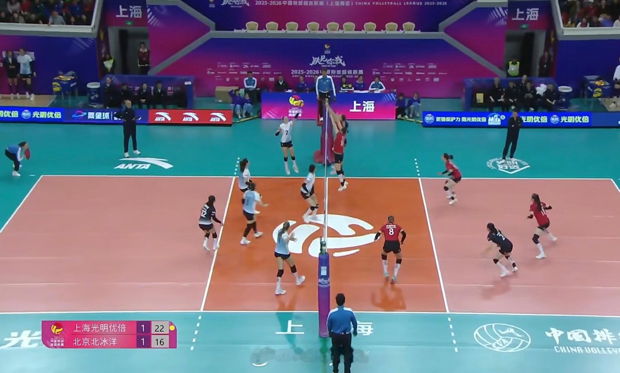 排超联赛第6轮，上海女排2比1北京女排（25-23 20-25 25-18）排超