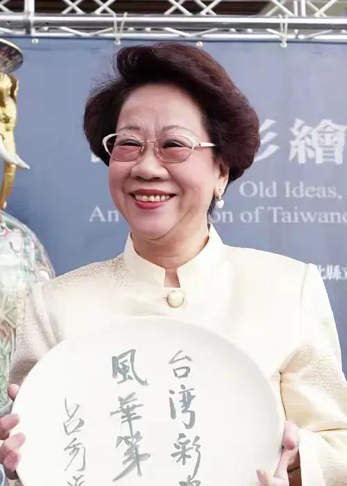 吕秀莲可以访问大陆了！
近日吕秀莲说了这么两句话，
       一是台湾是中国