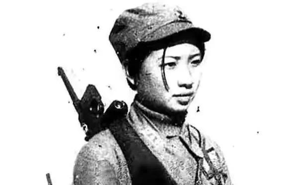 1941年9月，一个中国女兵被七名日本鬼子团团围住，正当他们脱裤子欲行不轨时，女