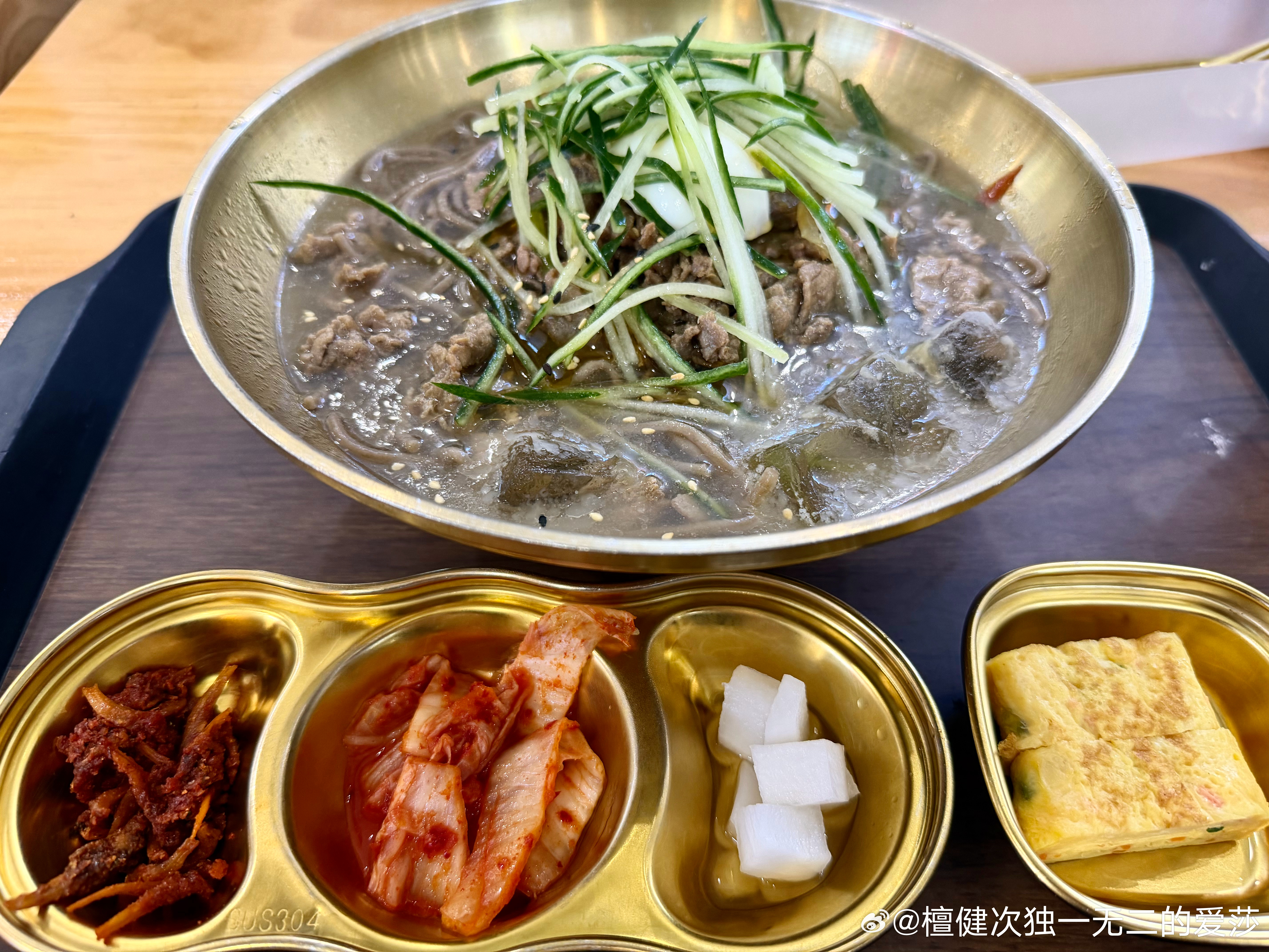 每日一餐分享  每日一餐分享 今天出去吃韩国牛肉冷面