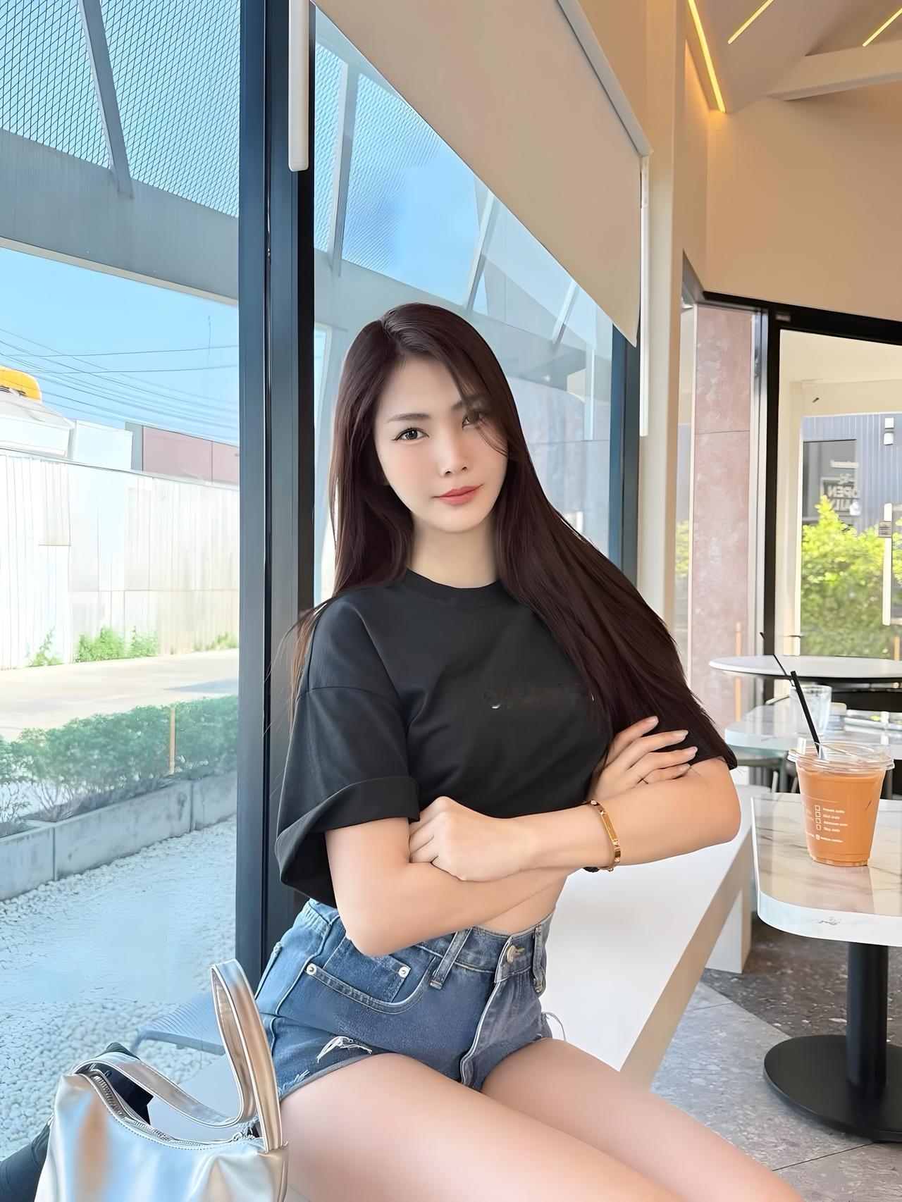 美女 | 清颜如玉 长腿如诗