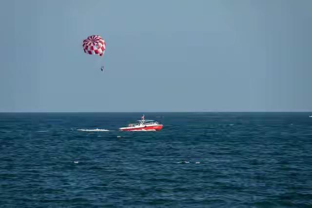 突发，1月6日晚，台军一架F - 16V单座战机从花莲基地起飞训练，一小时后就坠