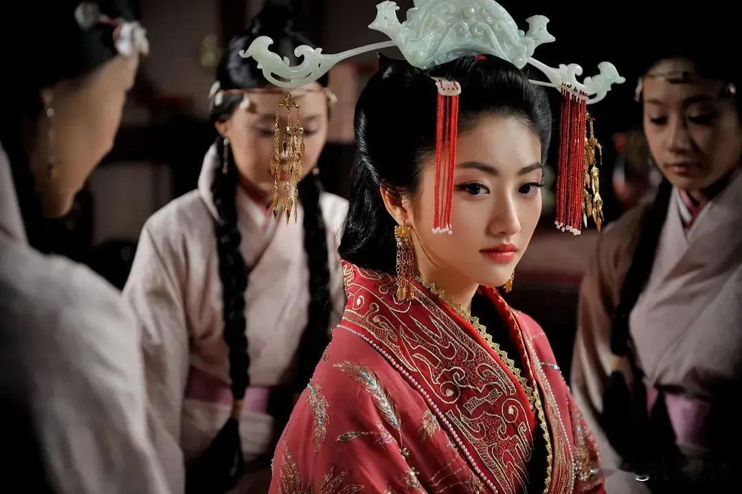 读历史发现，有些女子被冠以“红颜祸水”实属冤枉，今天要为花蕊夫人平反。

五代十
