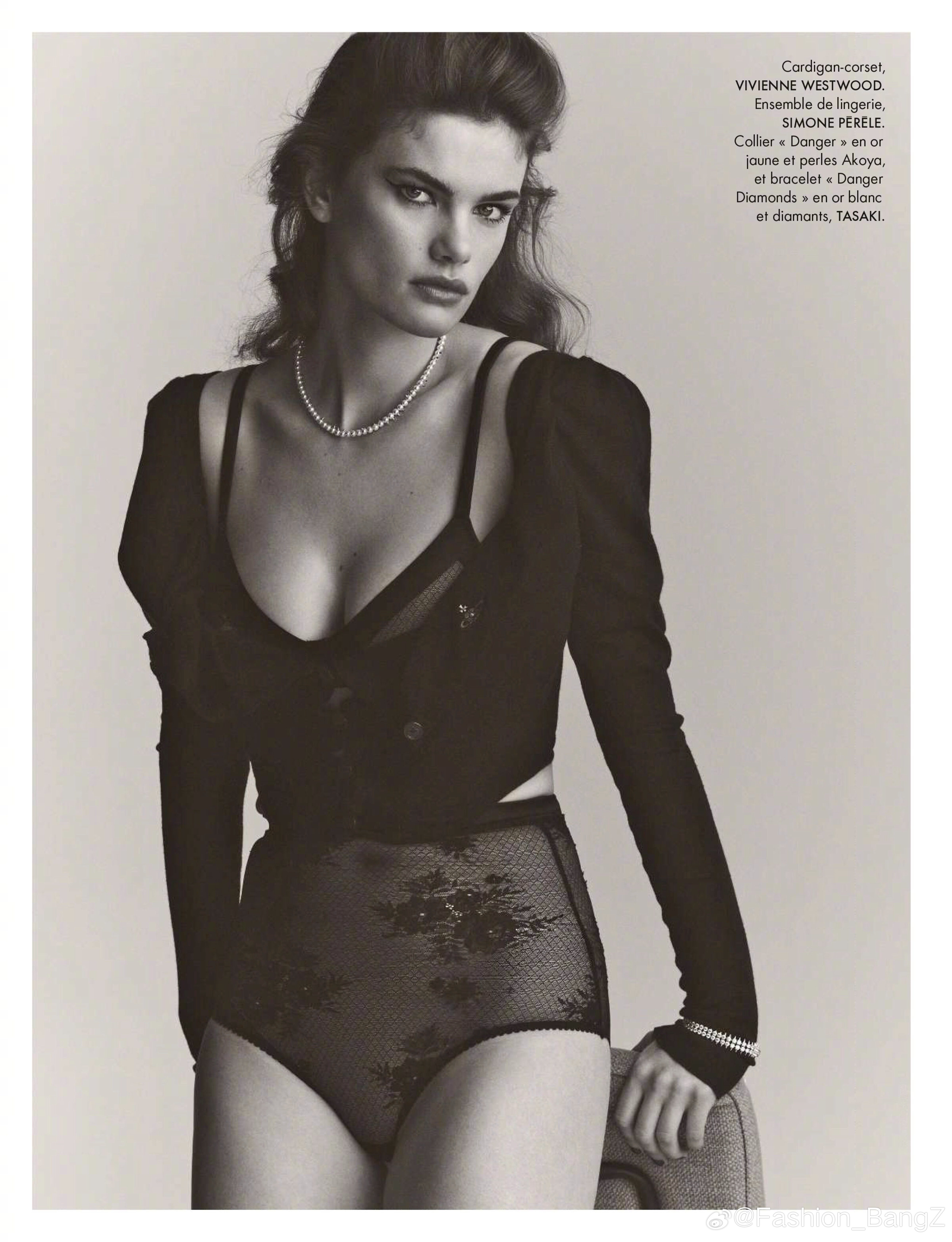 法国版 ELLE 本周新刊，珠宝特辑。“GLAM DE FOND”：模特  Ro