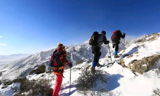 户外探险者将纯棉内衣称为“死亡装备”，多年来，许多登山者因此遭遇荒野中的危险，有