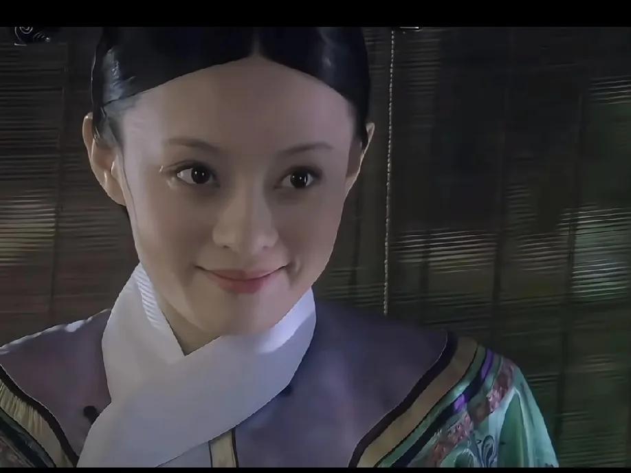 重温甄嬛传里这段戏，还是心动得不行！
 
那日荷塘，本是允礼独自遐想，甄嬛却一身
