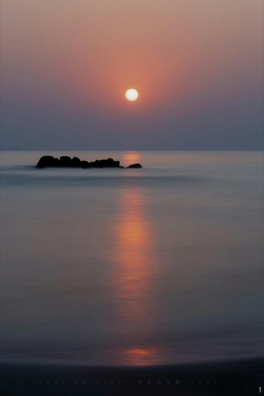 一个人身上，是层层叠叠的死亡和重生。——余秀华《摇摇晃晃的人间》 