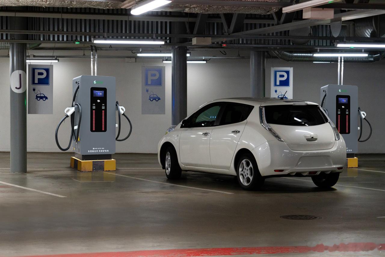 驴充充|每一次充电都是与美好生活的邂逅！清晨，阳光掠过江西婺源的山峦，一辆新能源