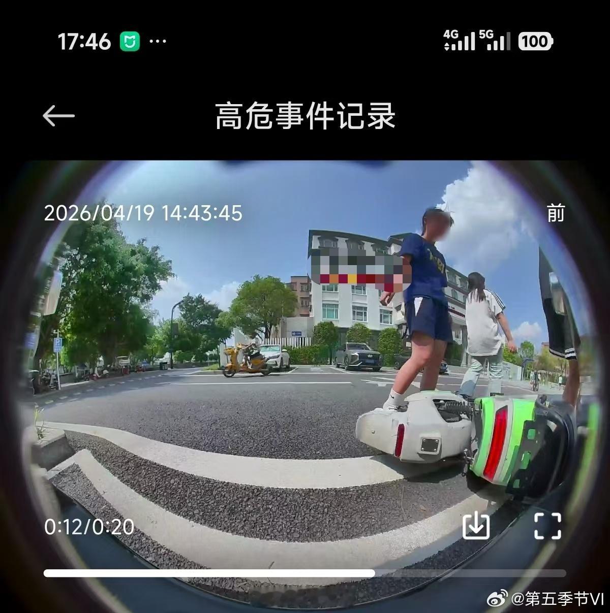 提了小米车半个月就被砸，然后继上次被砸刚修好没几天，再次被砸。这赶紧去报警吧，然