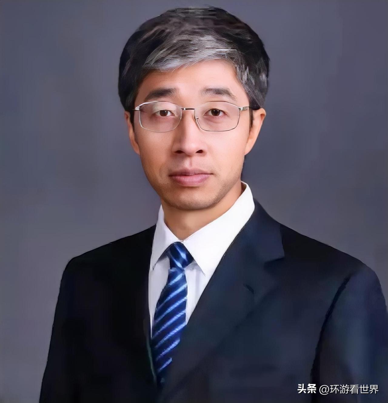 没想到一夜之间火了！北师大副教授陈志新，因为自己的课没有被教务处排上，但又不想浪