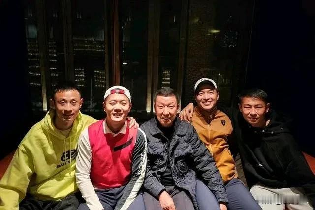 意料之外的“后腰”新援，山东泰山夏窗第一签！这又是崔康熙的要得吧？
  盼星星盼