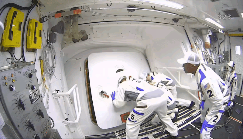 随着“阿尔忒弥斯2号”载人绕月火箭升空，中美抢占月球战正式拉开序幕。
 2026