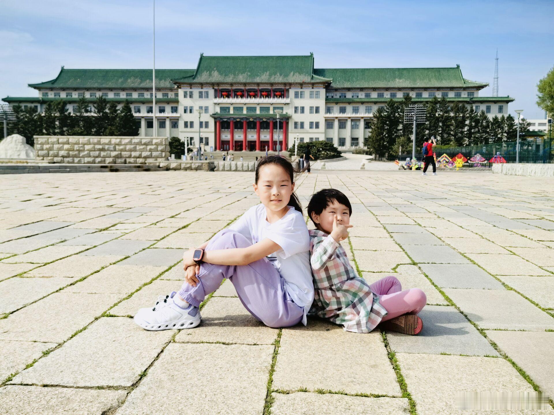 #带娃随手拍#孩子长大啦，心里面都装着自己的梦想，世界那么大，让我们一起出去看看