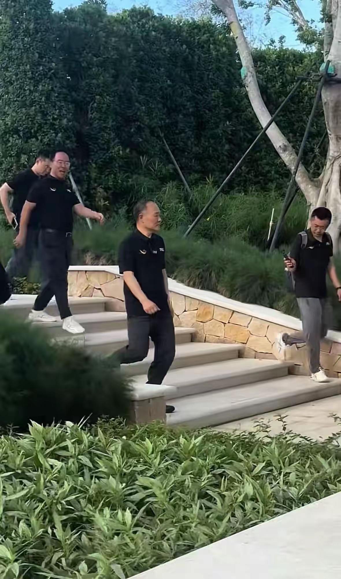 李书福大概率会投资张雪的机车品牌。原因很简单，不是临时起意，也不是节目随口约定，
