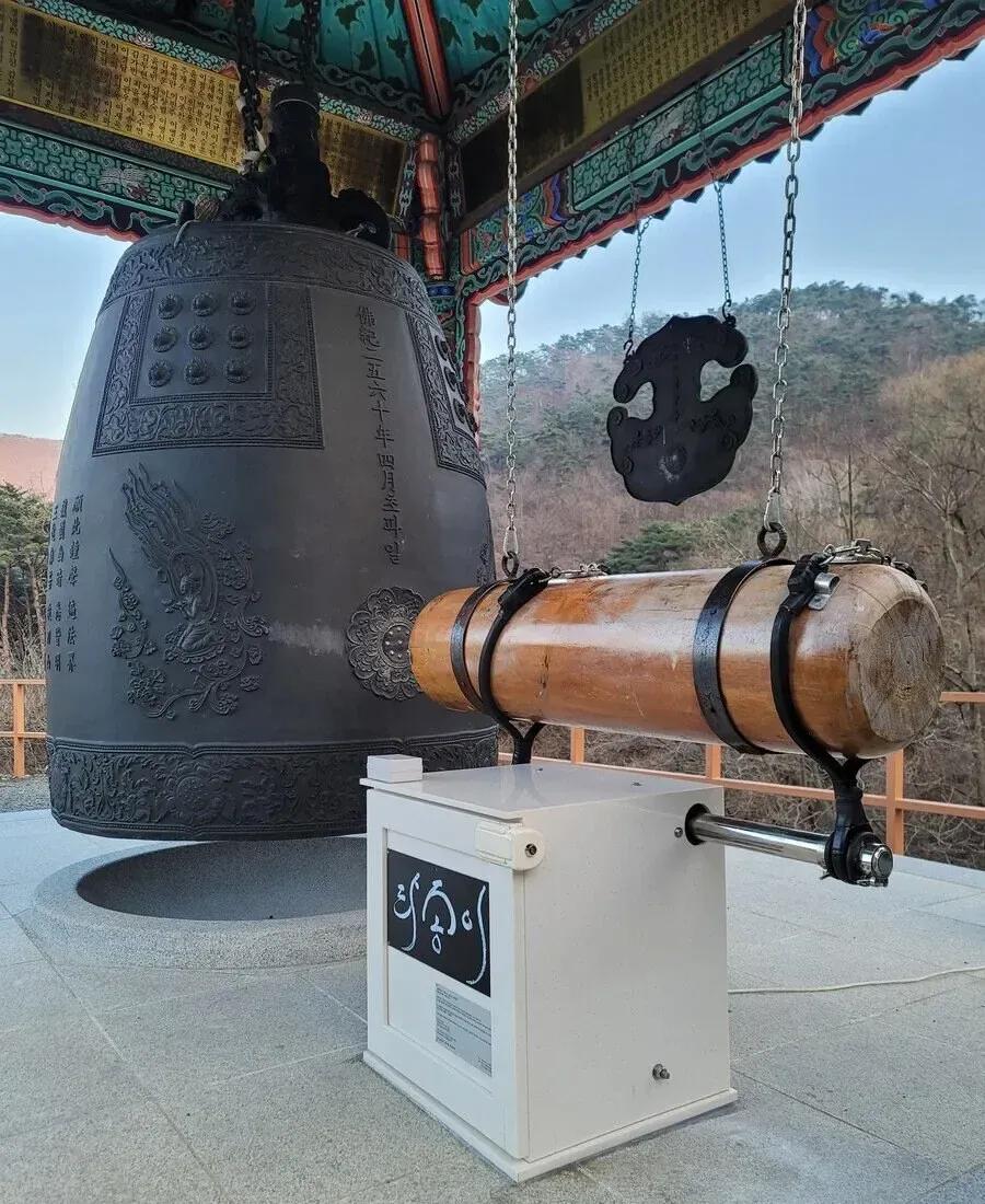韩国面临人口危机，韩国寺庙发明敲钟机器缓解僧侣缺口压力！
韩国正面临生育率负增长