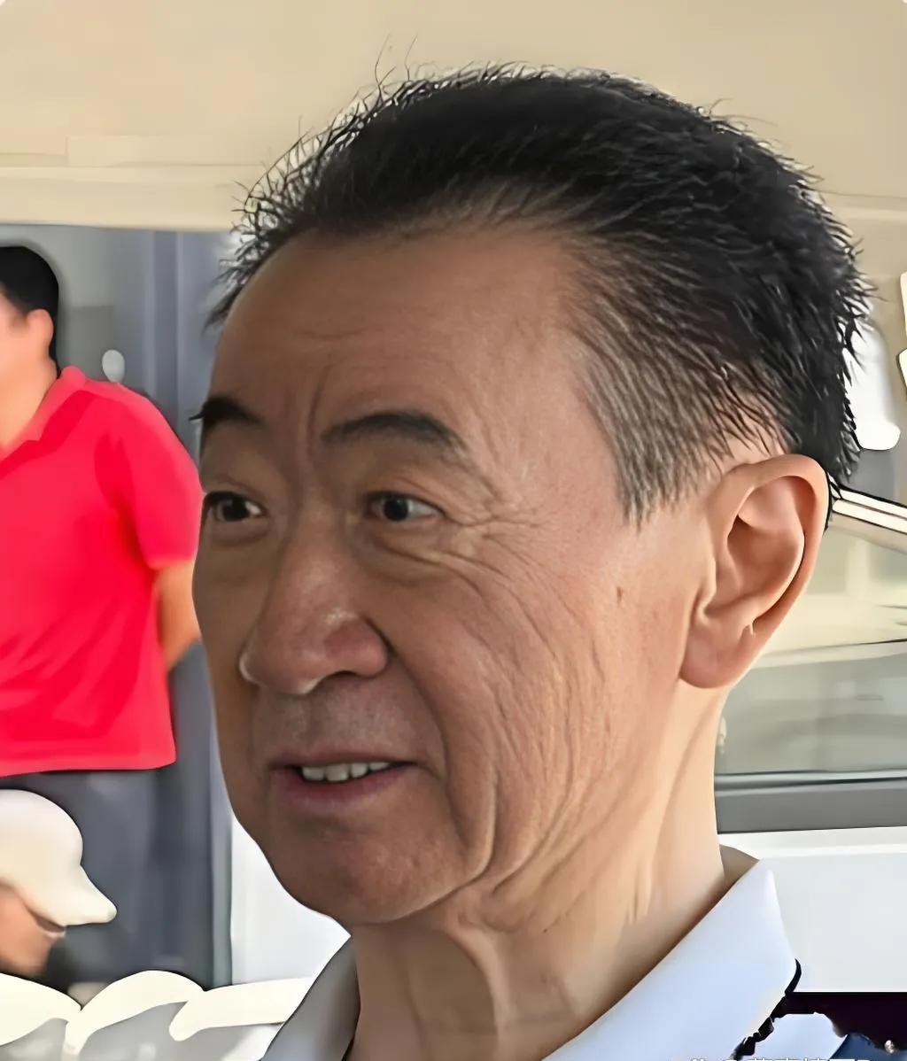 你发现没？昨晚跟老公抱着手机刷新闻，聊起王健林、王思聪，瞬间清醒。
我说：听说王