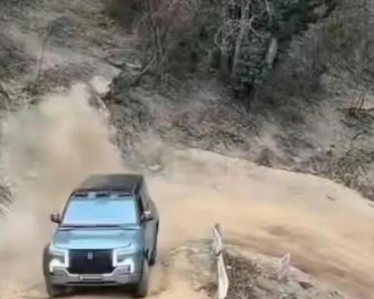 曾经让王成佛道歉的那个“道歉坡”，如今迎来了真正的挑战大佬，那就是仰望U8！最近