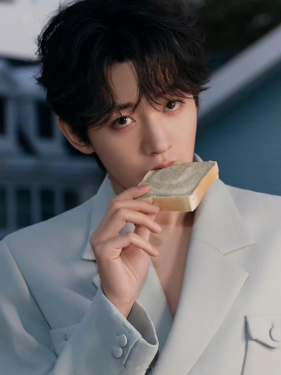 娱乐[超话]邓为ELLE6月刊预热节奏邓为elle6月刊预告 邓为ELLE6月刊