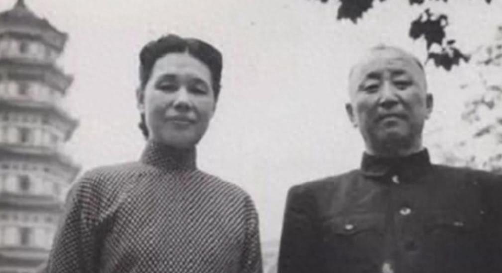 1949年卫立煌为85岁高龄母亲向朱德求助，毛主席为何建议将他列入战犯名单？
1