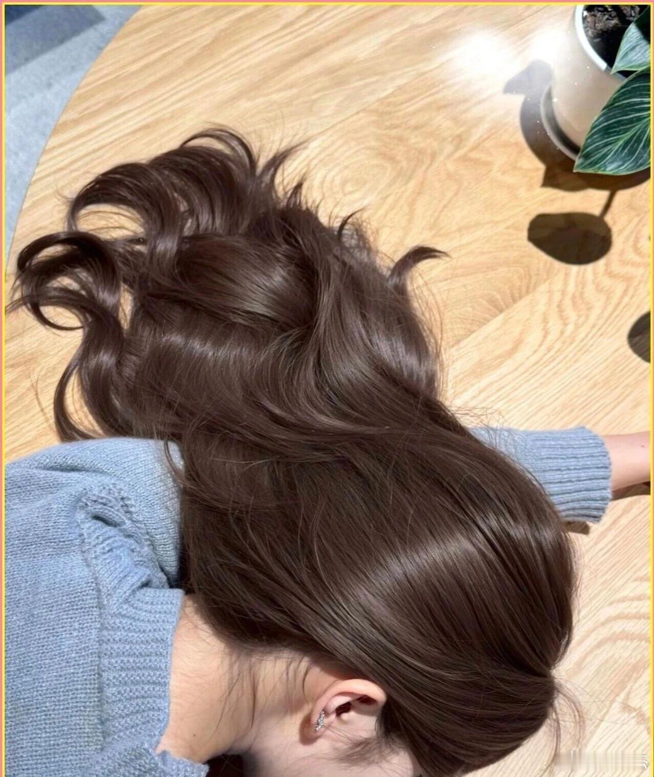 都说是一头假发，你觉得是真的还是假的呢？ 