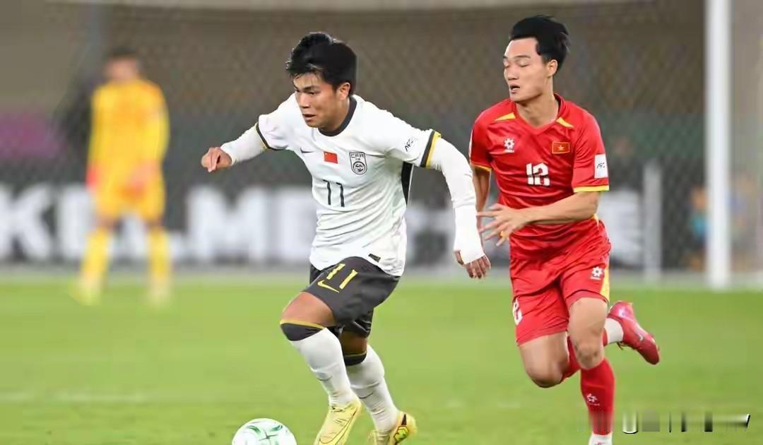 U23亚洲杯足球比赛，中国队3：0击败越南队首次闯入决赛，面对如今的U23中国足