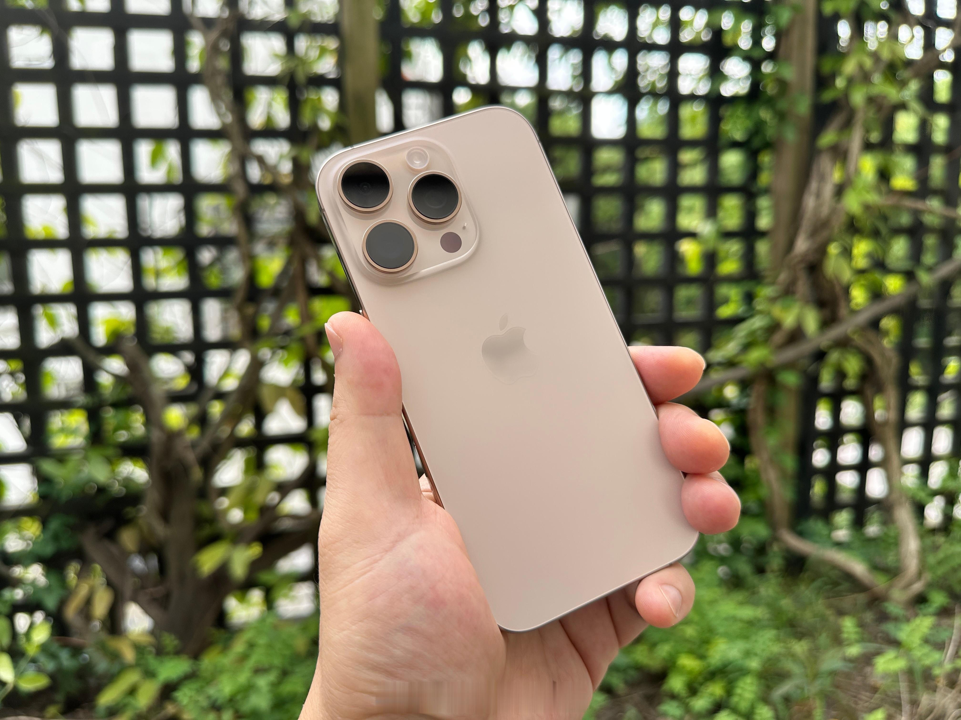 iPhone 14 Pro Max拍的iPhone 16 Pro，直出。这个沙漠