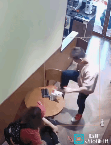 都不知道怎么形容这个男的了，头上长疮脚下流脓，骨子里的坏，怎么形容他都不为过。