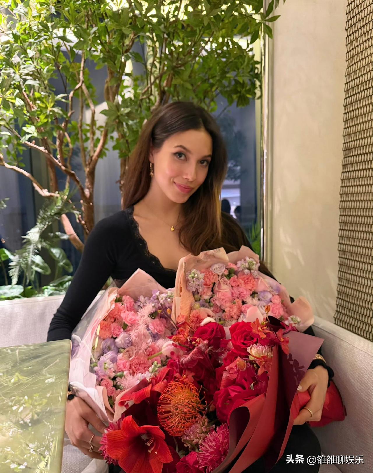 谷爱凌，深夜高调发文。

3月2日深夜23点48分，谷爱凌还在熬夜中，她在社交平