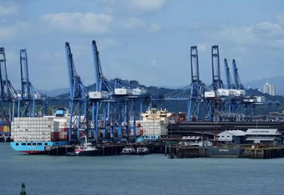 长和集团正式宣布，
 
2月4日，长和集团正式发布公告：针对巴拿马最高法院裁定旗