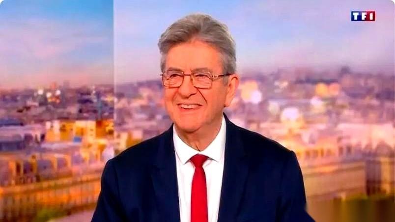 法国政坛那个最倔的老头，梅朗雄，又回来了。
他直接在TF1电视台的镜头前，一字一