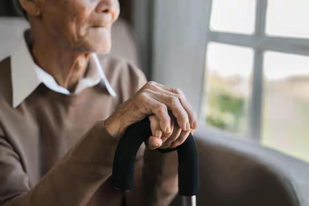 上海，男子在40年前因为怀疑儿子非亲生而断绝父子关系，儿子一直跟着前妻生活，和父