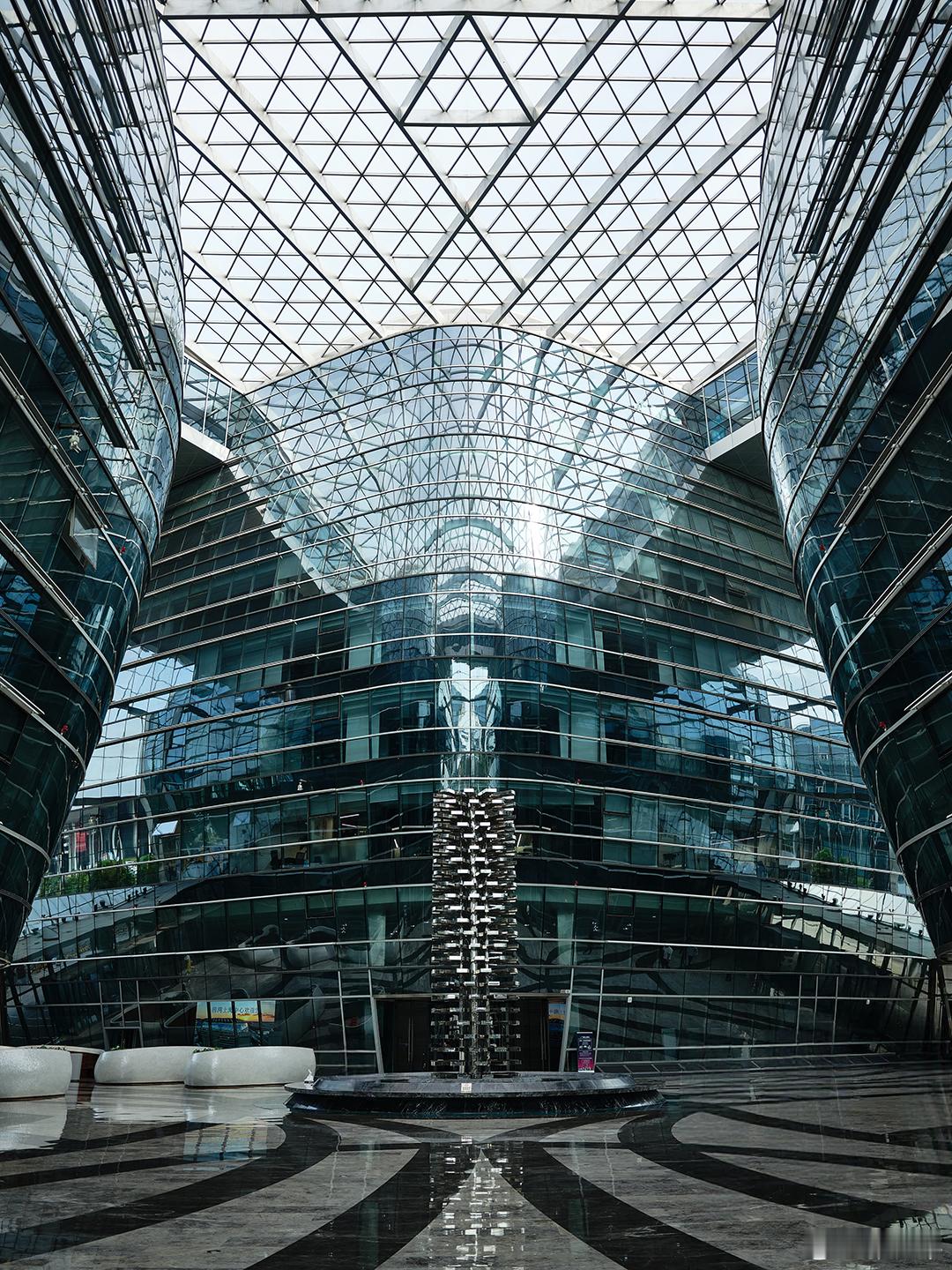 零跑上海造型中心，正式成立并启用。如果说以前的车型都是设计中庸不犯错，那么以后零