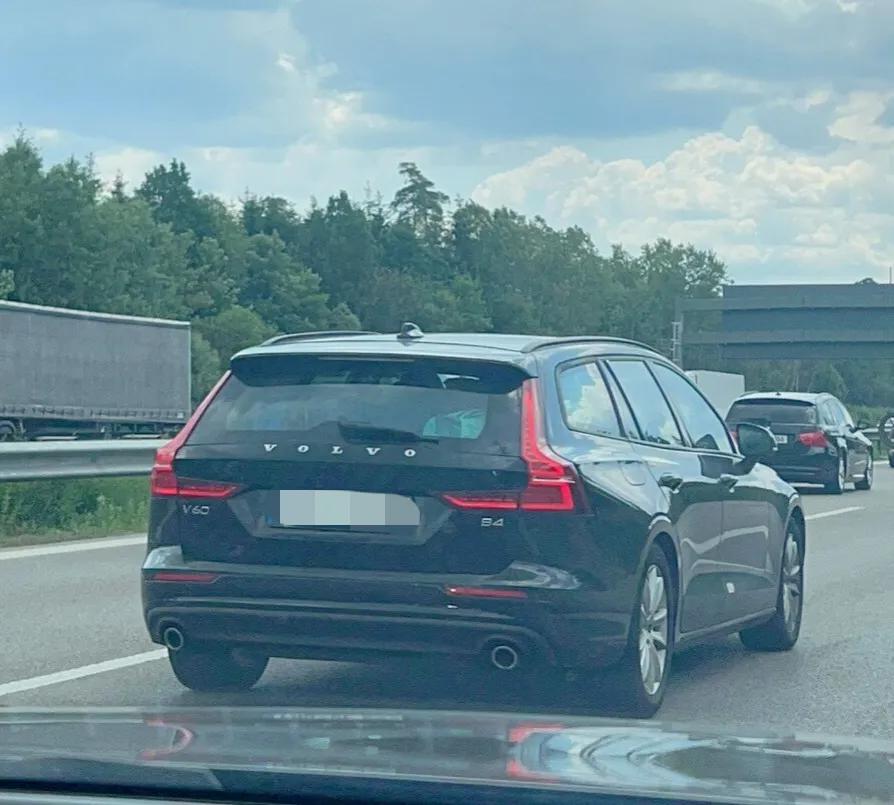 欧洲真的非常多沃尔沃，德国的救护车、出租车、公交车、大挂车、小型旅行房车，工具车