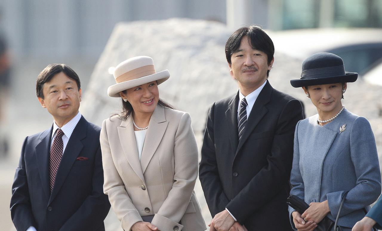 184票赞成、57票反对，日本天皇王室被麻生安排得很清晰，2600年天皇制度正在
