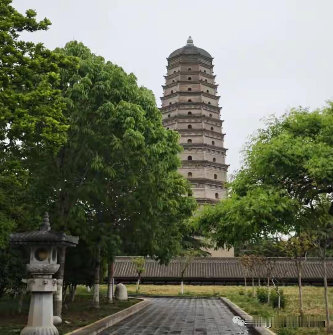 和尚、道士是一种职业，都是为了获得更好的生活！跟信仰无关！如果你一味追求“佛教”