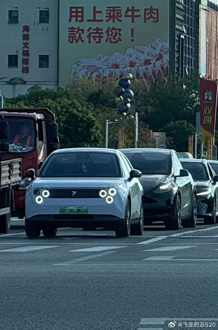 六眼萤火虫咋有一只眼不亮了[费解] ​​​