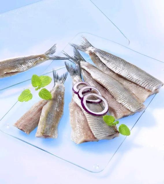 探秘世界三大“独特”美食
 
在全球丰富多样的饮食文化中，鲱鱼罐头、腌海雀和臭豆