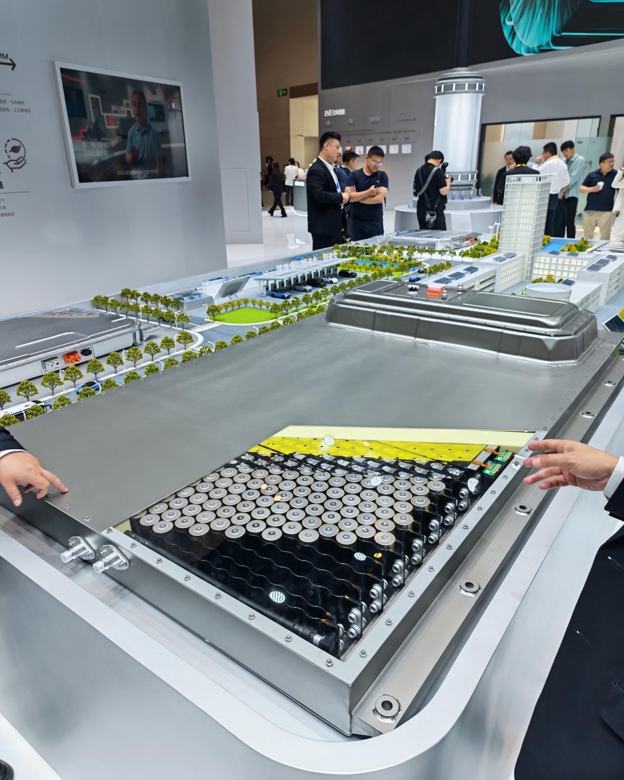 昨天探完A/B馆，今天继续E/W馆。稍微认真看，就根本看不完。
​
也​才知道这