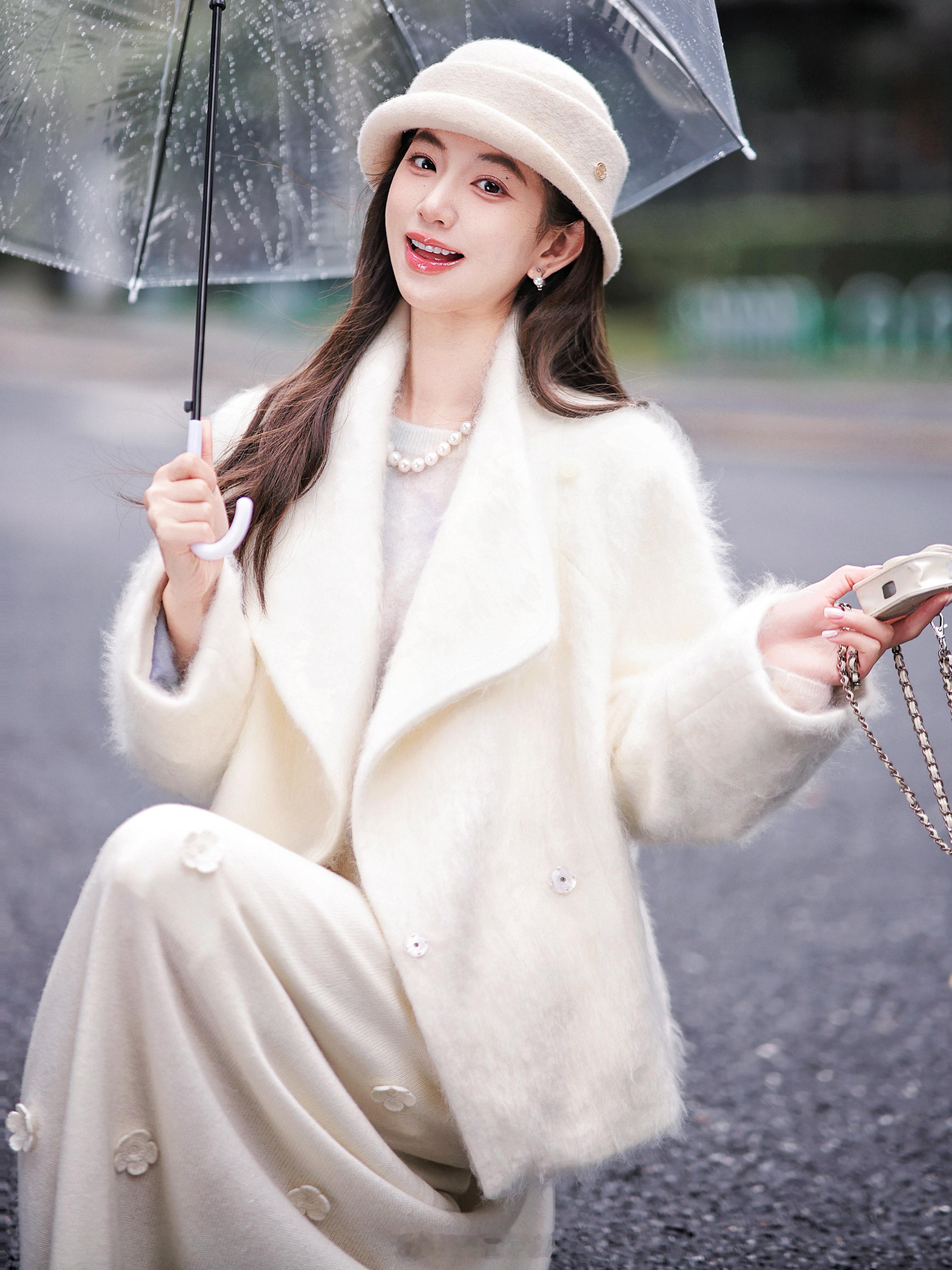 “唯一纯白的茉莉花”前奏一响 大衣闪亮登场从此 温柔白月光具象化了！羊绒羊毛/皇