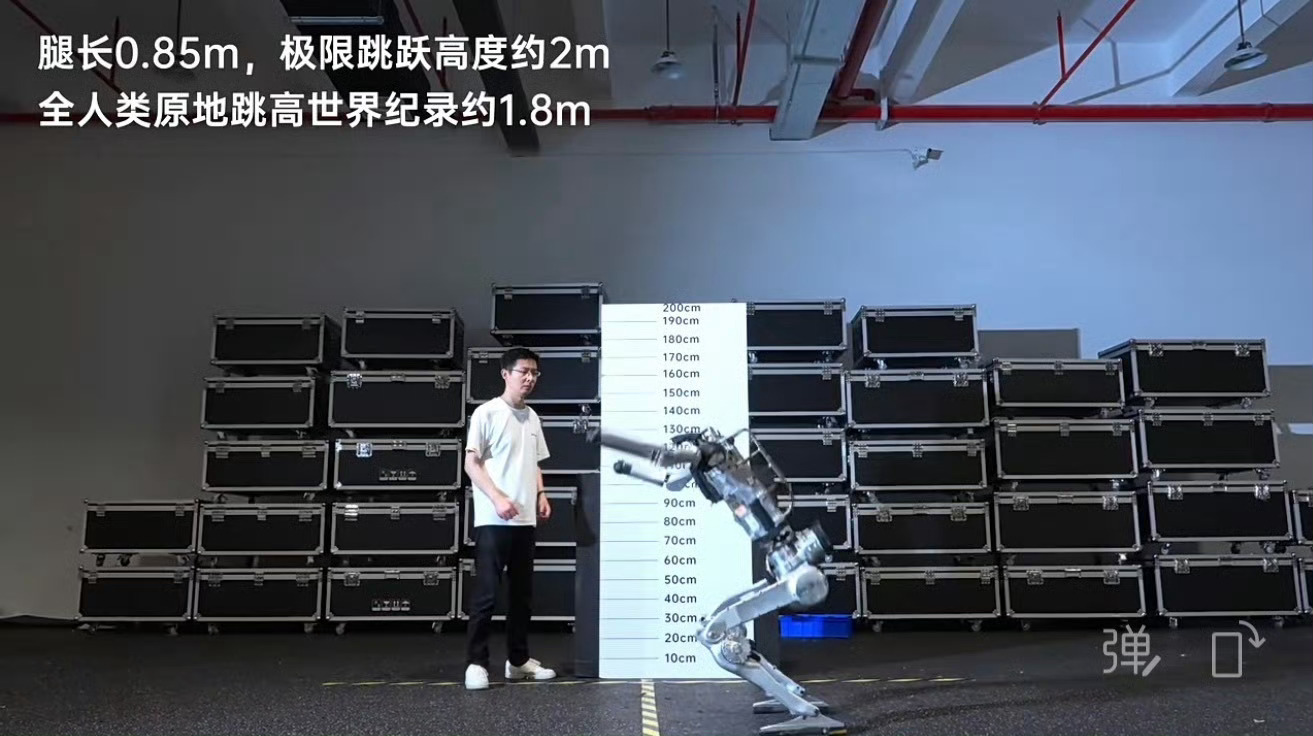 宇树发布超人机器人宇树超人 突破全人类极限不要再问机器人的上限在哪了，答案是没有