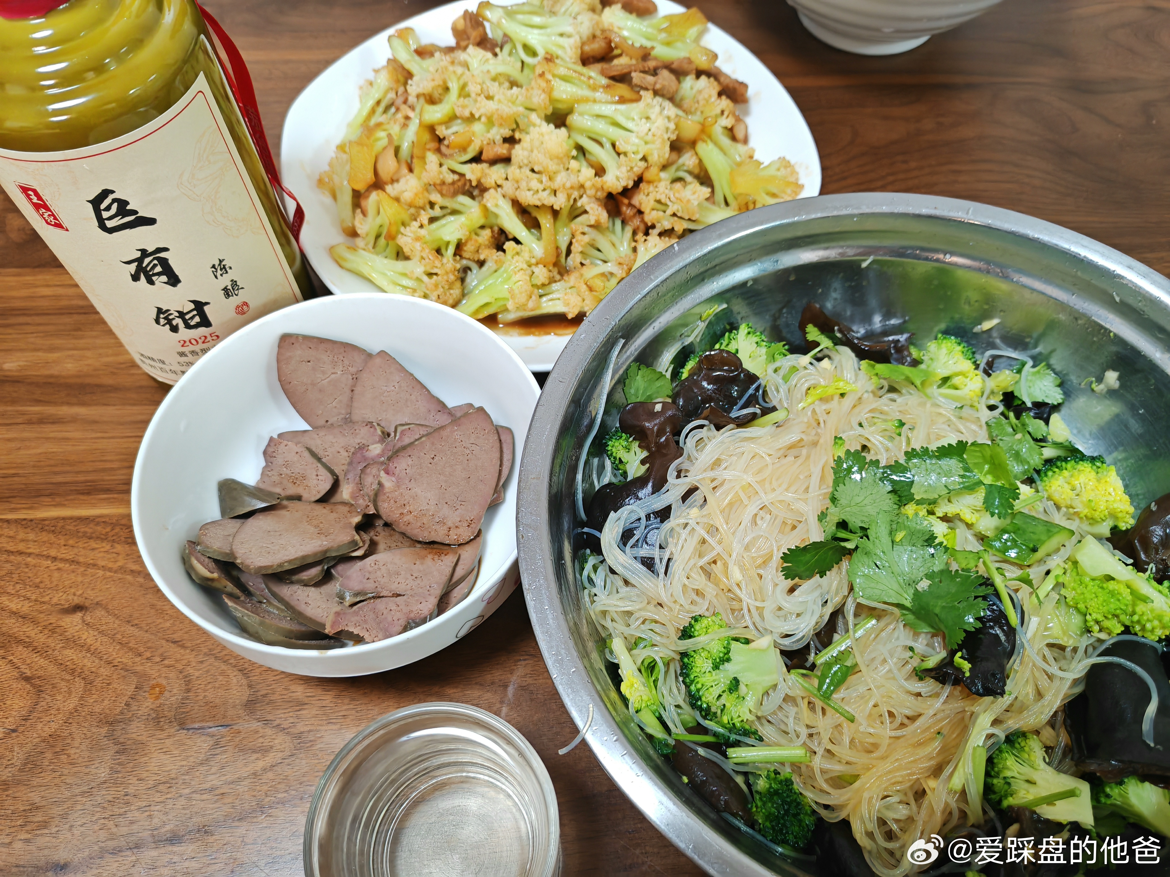 开一瓶新酒，巨有钳酱香，希望明天不要再跌了，