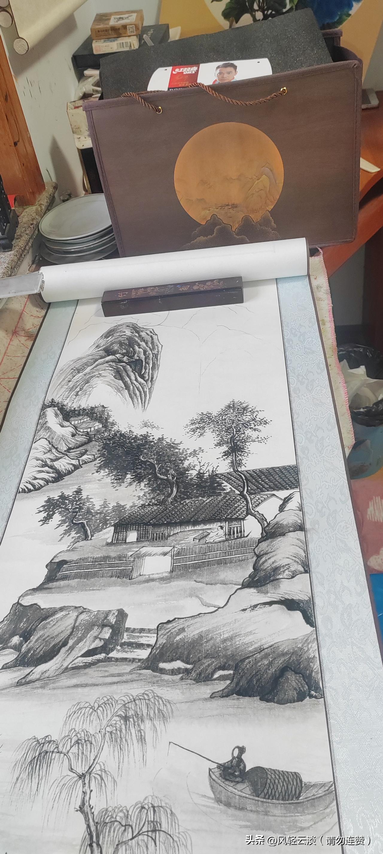 我的快乐藏在这些小事里✨
喜欢在画布上涂满色彩，让每一笔都变成治愈的风景；
也爱