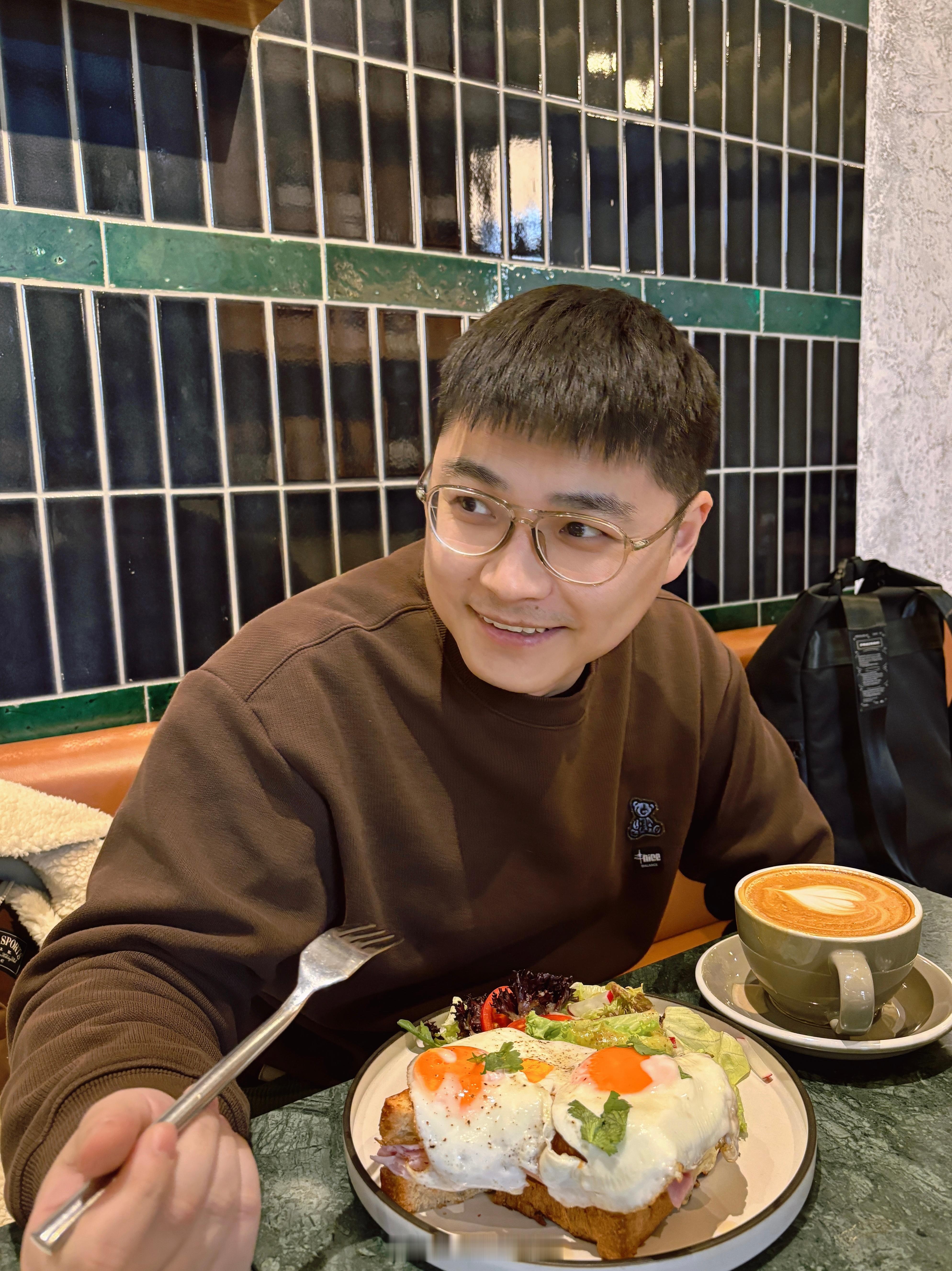 近期甲流严重，大家一定要照顾好自己哦！我今天起了个大早在医院抽了5管血，赶紧找个