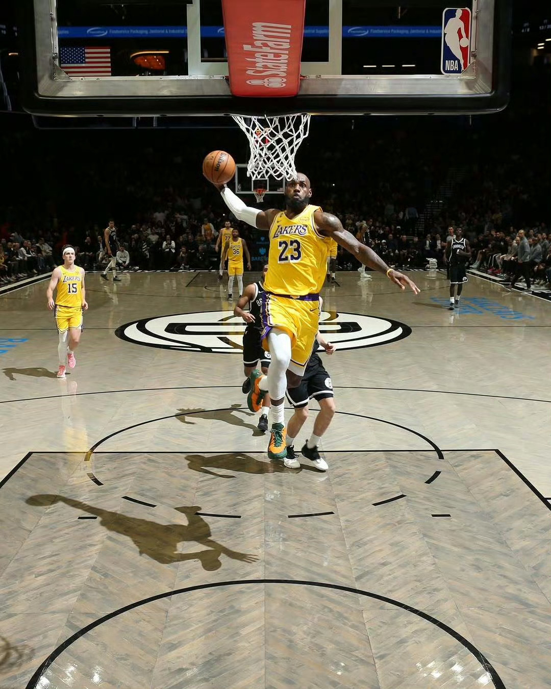 詹姆斯25分7助攻詹姆斯 老头今天可以啊老夫聊发少年狂！ 